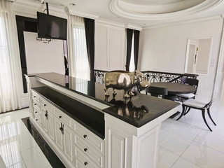 For sale 13 ベッドルーム hotel in Watthana, Bangkok