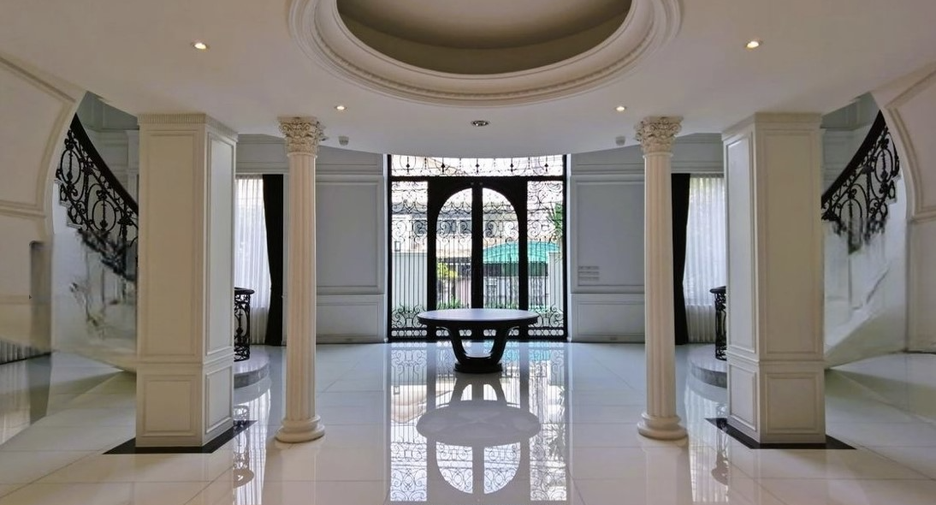 For sale 13 bedrooms hotel in Watthana, Bangkok