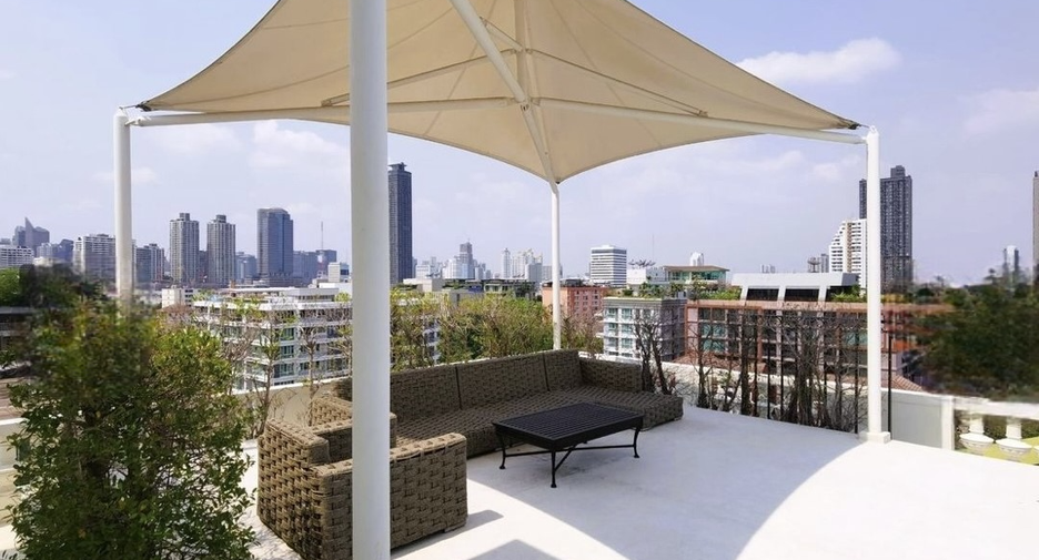 For sale 13 bedrooms hotel in Watthana, Bangkok