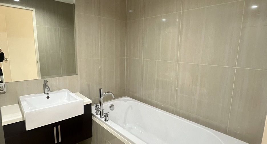 For rent 2 bedrooms condo in Watthana, Bangkok