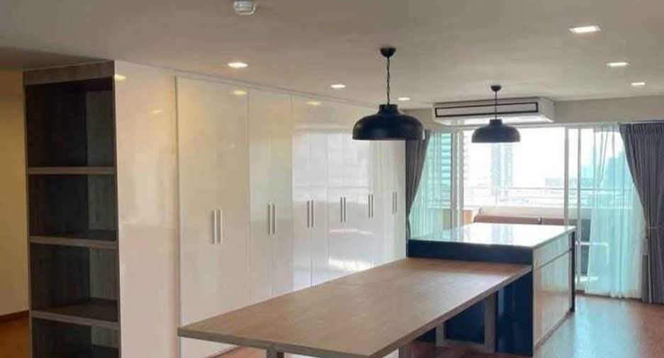 For rent 3 bedrooms condo in Watthana, Bangkok