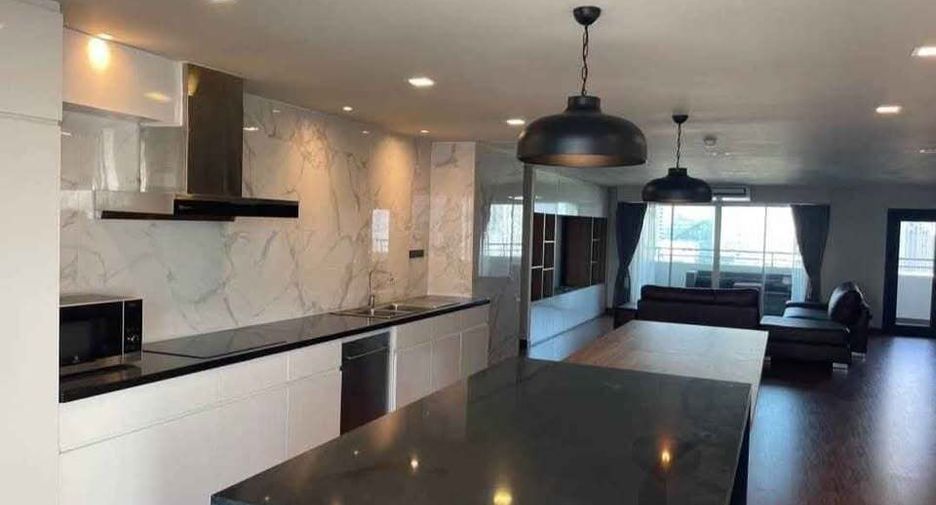 For rent 3 bedrooms condo in Watthana, Bangkok