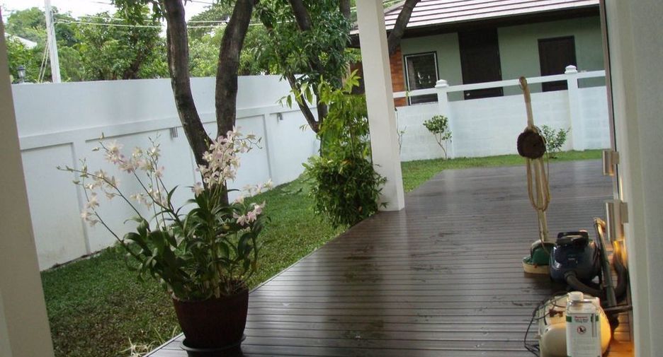 For rent 4 bedrooms house in Huai Khwang, Bangkok