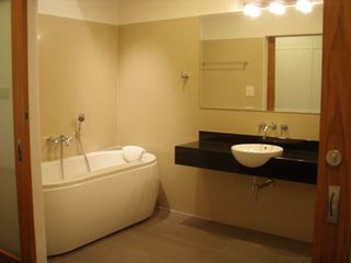 For rent 4 bedrooms house in Huai Khwang, Bangkok