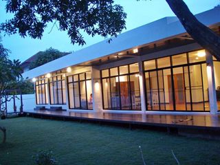 For rent 4 bedrooms house in Huai Khwang, Bangkok