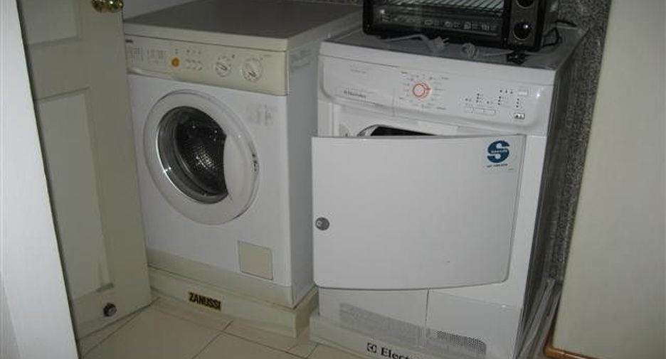 For rent 2 bedrooms condo in Pathum Wan, Bangkok