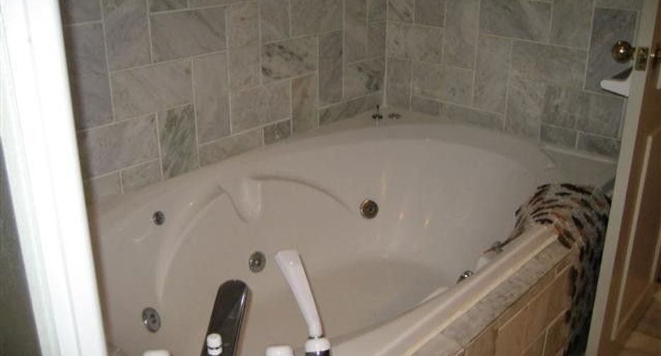 For rent 2 bedrooms condo in Pathum Wan, Bangkok