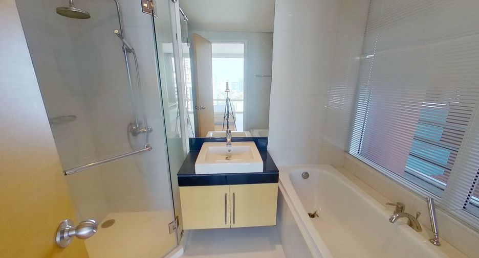 For rent 2 bedrooms condo in Khlong Toei, Bangkok