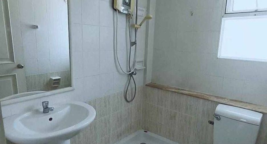 For rent 3 bedrooms townhouse in Bang Kapi, Bangkok