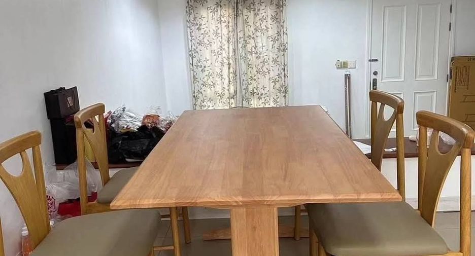 For rent 3 bedrooms townhouse in Bang Kapi, Bangkok