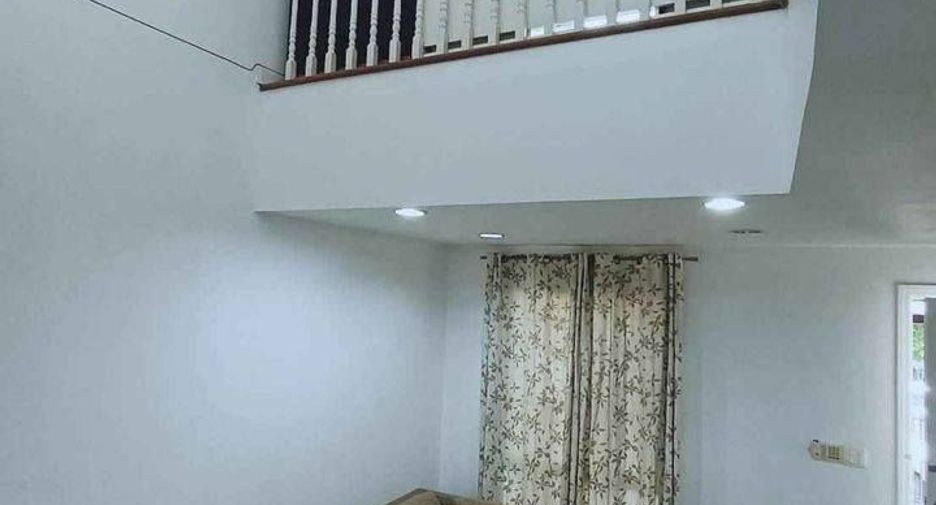 For rent 3 bedrooms townhouse in Bang Kapi, Bangkok