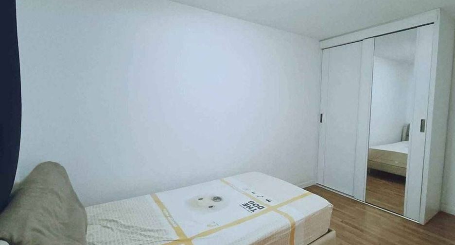 For rent 3 bedrooms townhouse in Bang Kapi, Bangkok