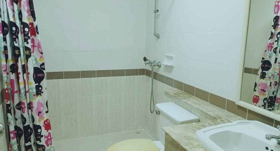 For rent 3 bedrooms townhouse in Bang Kapi, Bangkok