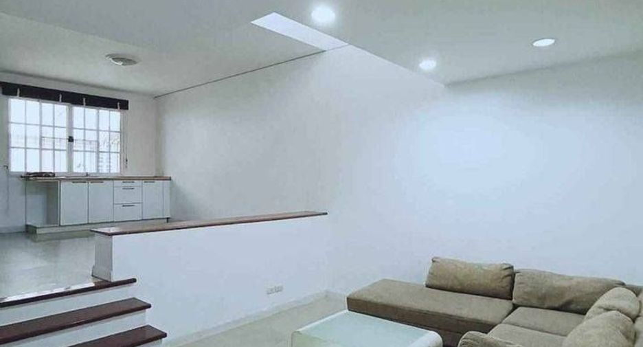 For rent 3 bedrooms townhouse in Bang Kapi, Bangkok