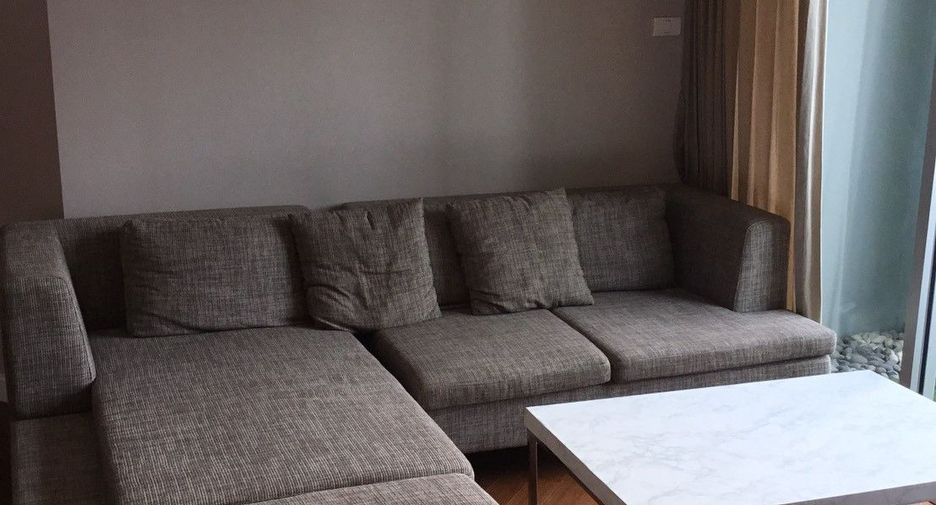 For rent 2 bedrooms condo in Huai Khwang, Bangkok