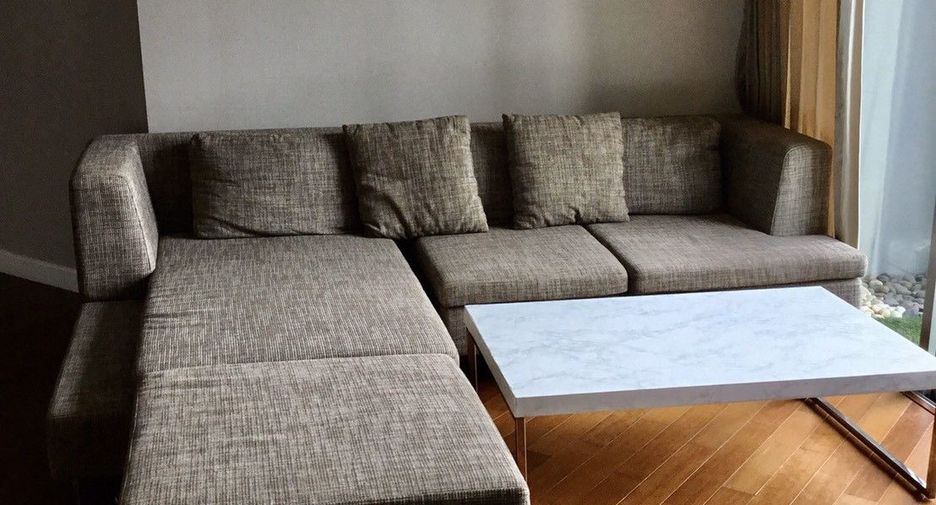 For rent 2 bedrooms condo in Huai Khwang, Bangkok