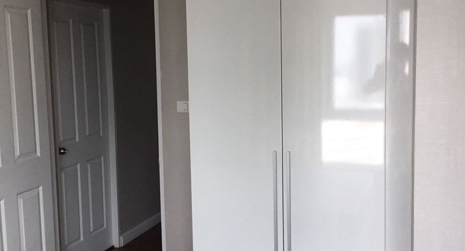 For rent 2 bedrooms condo in Huai Khwang, Bangkok