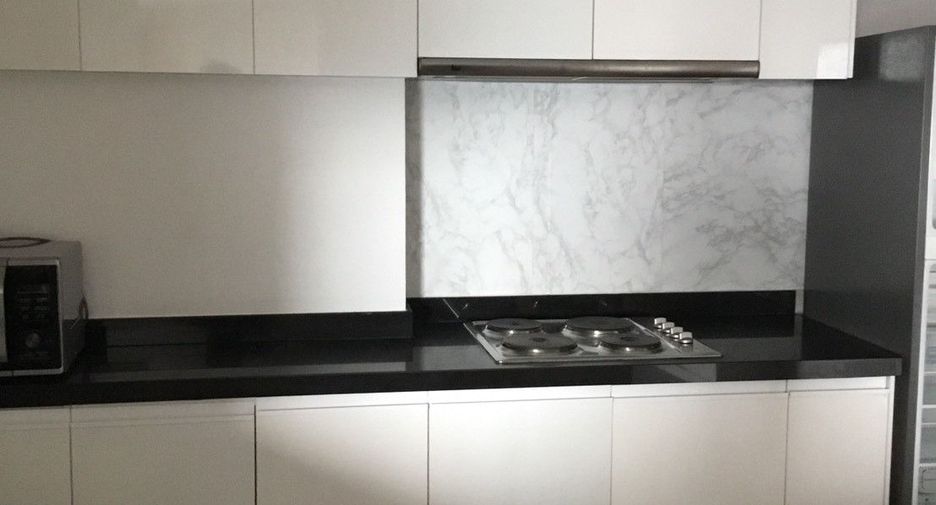 For rent 2 bedrooms condo in Huai Khwang, Bangkok