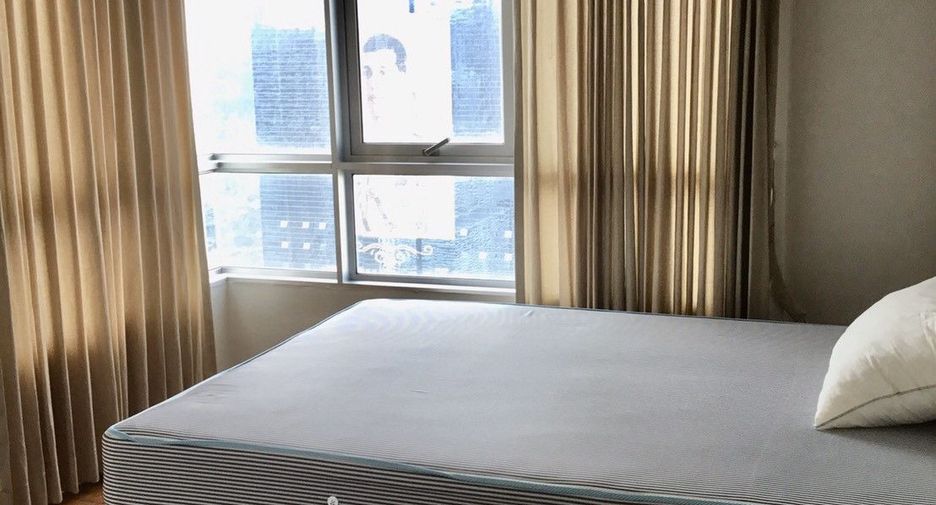 For rent 2 bedrooms condo in Huai Khwang, Bangkok