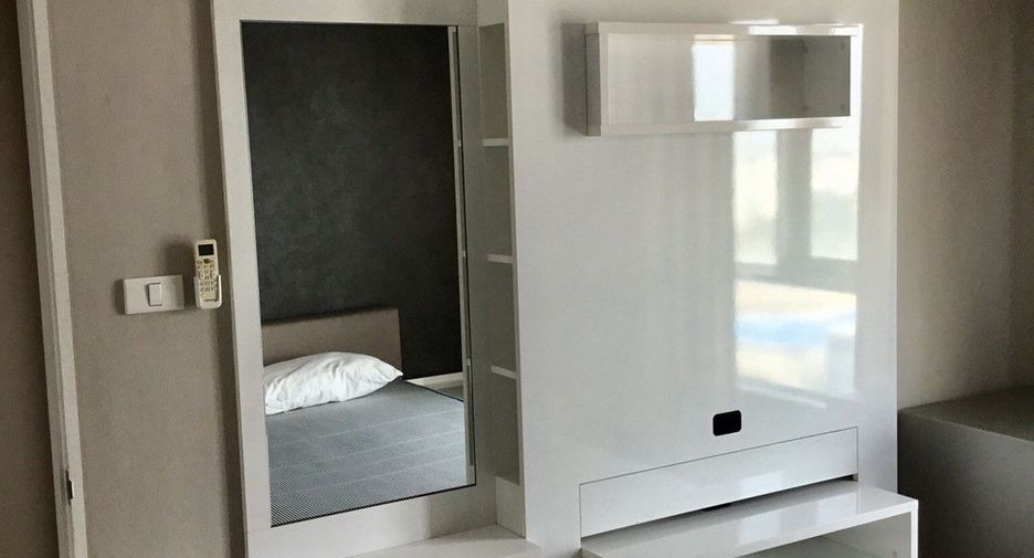 For rent 2 bedrooms condo in Huai Khwang, Bangkok