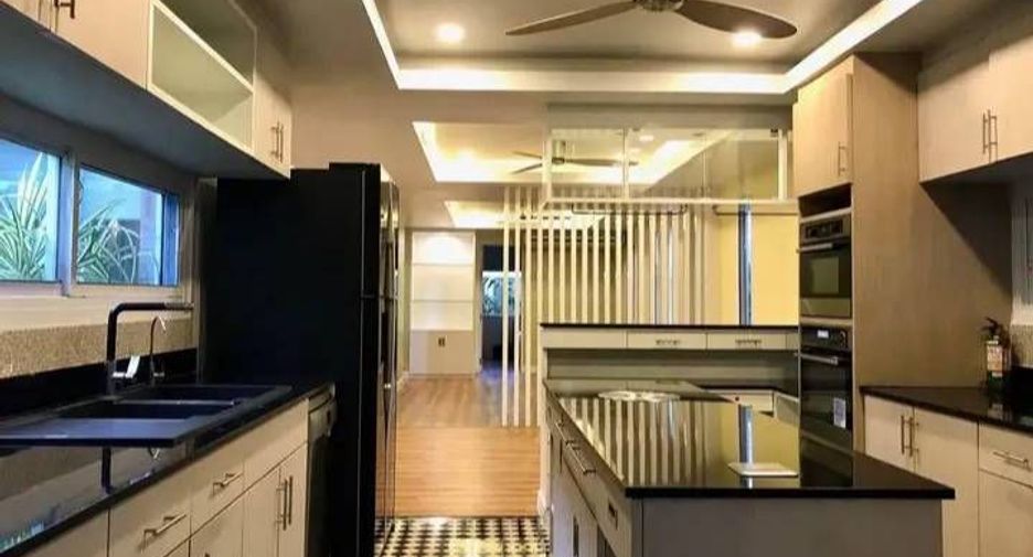 For rent 3 ベッドルーム house in Bang Na, Bangkok