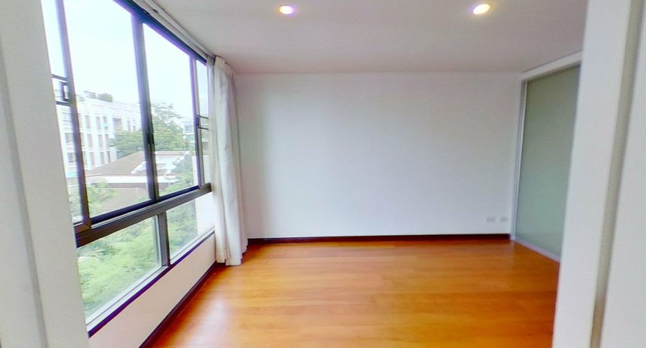 For sale and for rent 2 bedrooms condo in Watthana, Bangkok