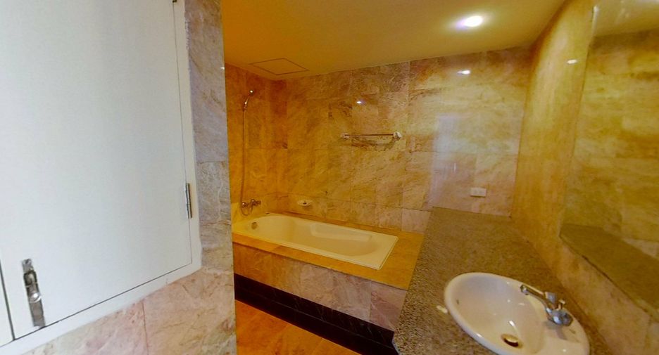 For sale and for rent 2 bedrooms condo in Watthana, Bangkok
