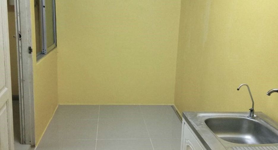 For sale and for rent 4 bedrooms townhouse in Mueang Samut Prakan, Samut Prakan