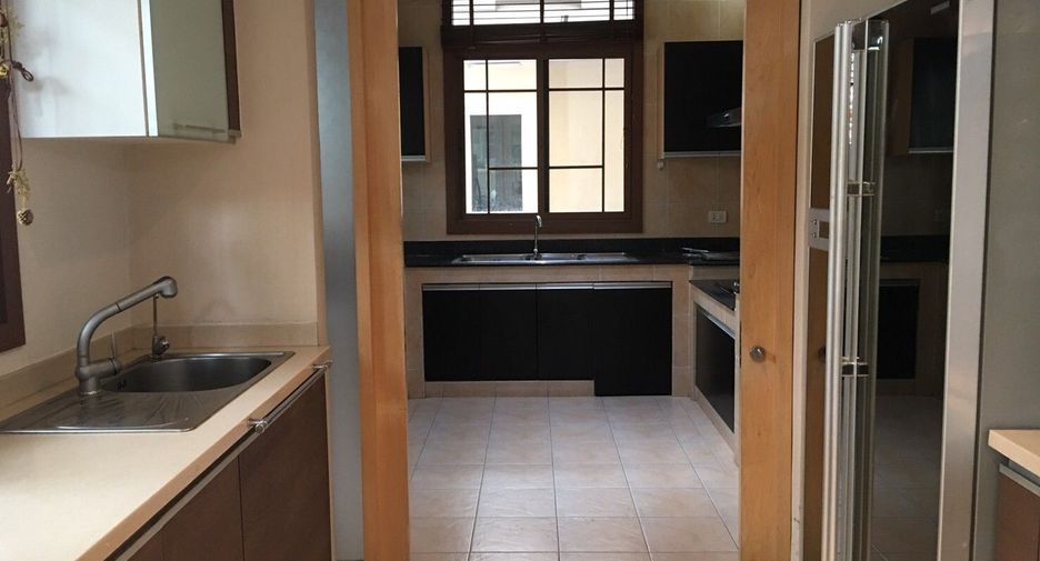For rent 4 bedrooms house in Suan Luang, Bangkok