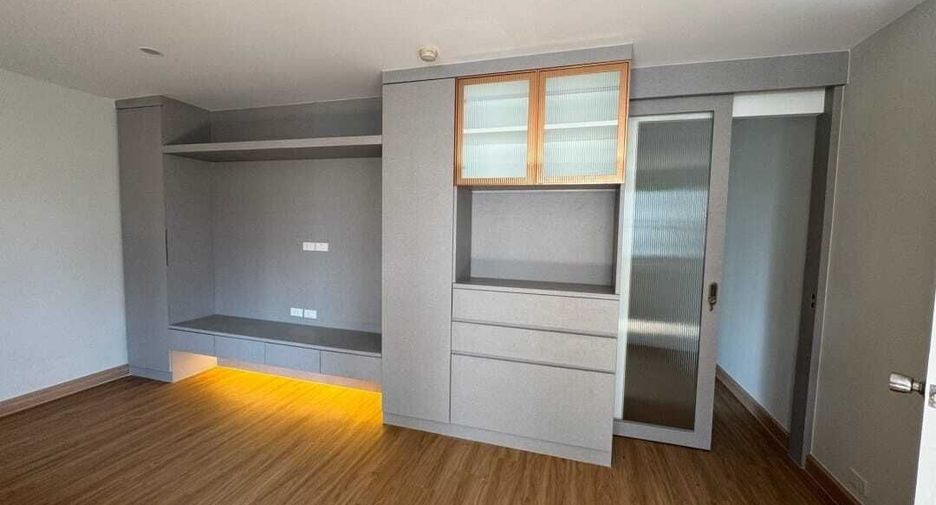 For sale 3 bedrooms condo in Watthana, Bangkok