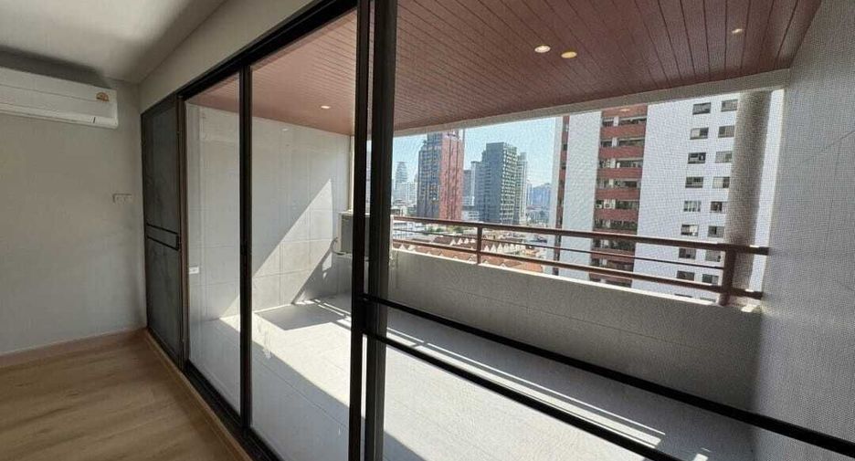 For sale 3 bedrooms condo in Watthana, Bangkok