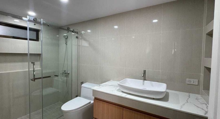For sale 3 bedrooms condo in Watthana, Bangkok