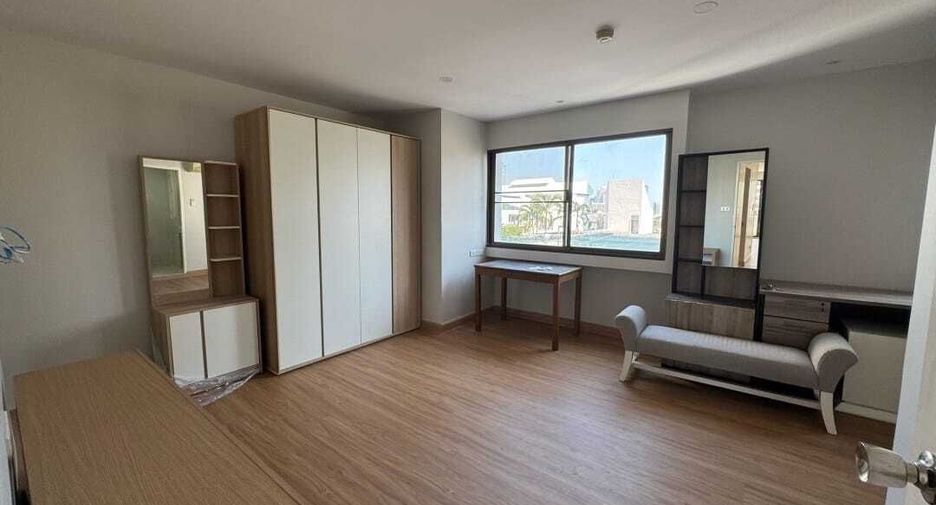 For sale 3 bedrooms condo in Watthana, Bangkok