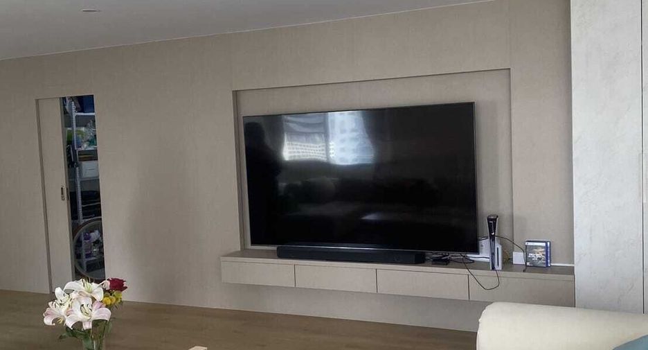 For sale 3 bedrooms condo in Watthana, Bangkok