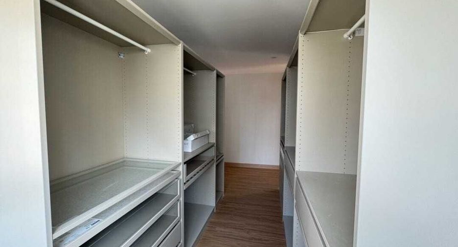 For sale 3 bedrooms condo in Watthana, Bangkok
