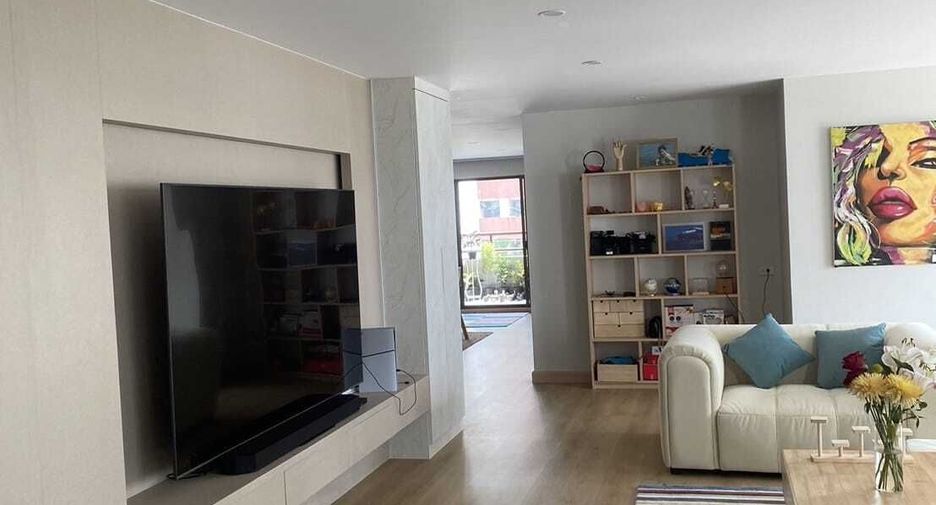 For sale 3 bedrooms condo in Watthana, Bangkok