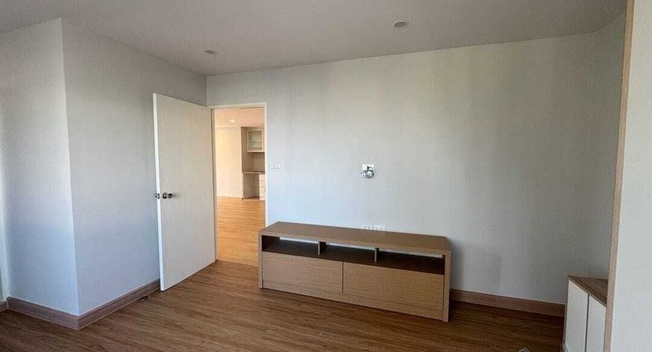 For sale 3 bedrooms condo in Watthana, Bangkok