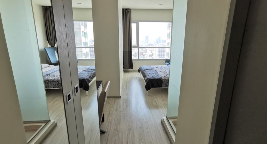 À vendre 2 chambres condo à Huai Khwang, Bangkok