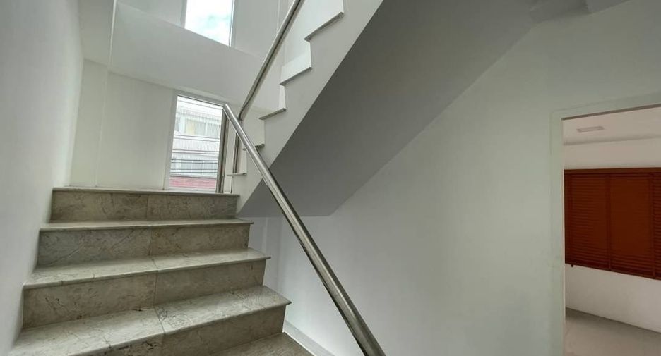 Reihenhaus zur Miete mit 3 Zimmer in Wang Thonglang, Bangkok