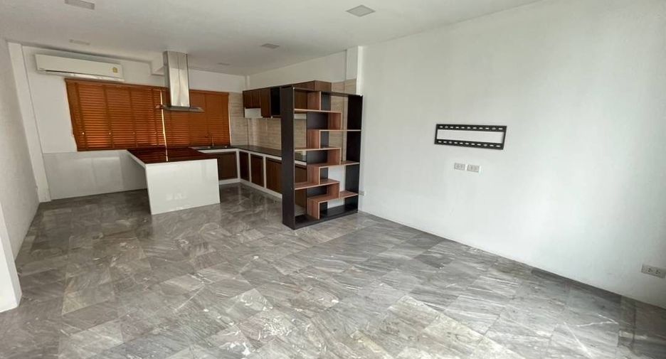 Reihenhaus zur Miete mit 3 Zimmer in Wang Thonglang, Bangkok