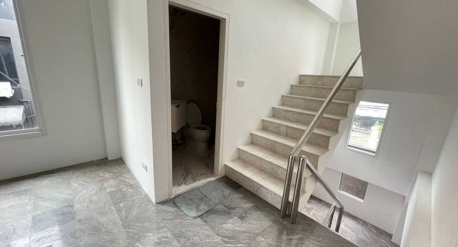 Reihenhaus zur Miete mit 3 Zimmer in Wang Thonglang, Bangkok