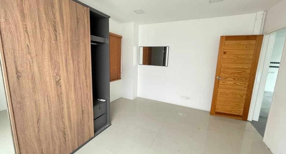 Reihenhaus zur Miete mit 3 Zimmer in Wang Thonglang, Bangkok