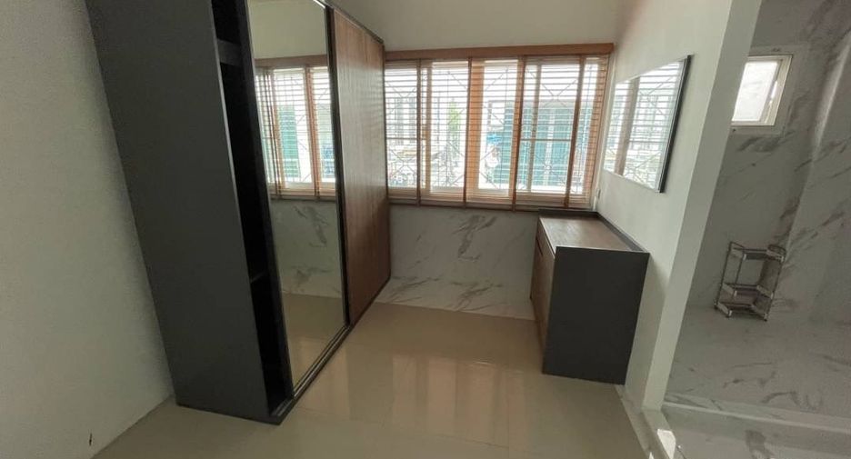 Reihenhaus zur Miete mit 3 Zimmer in Wang Thonglang, Bangkok