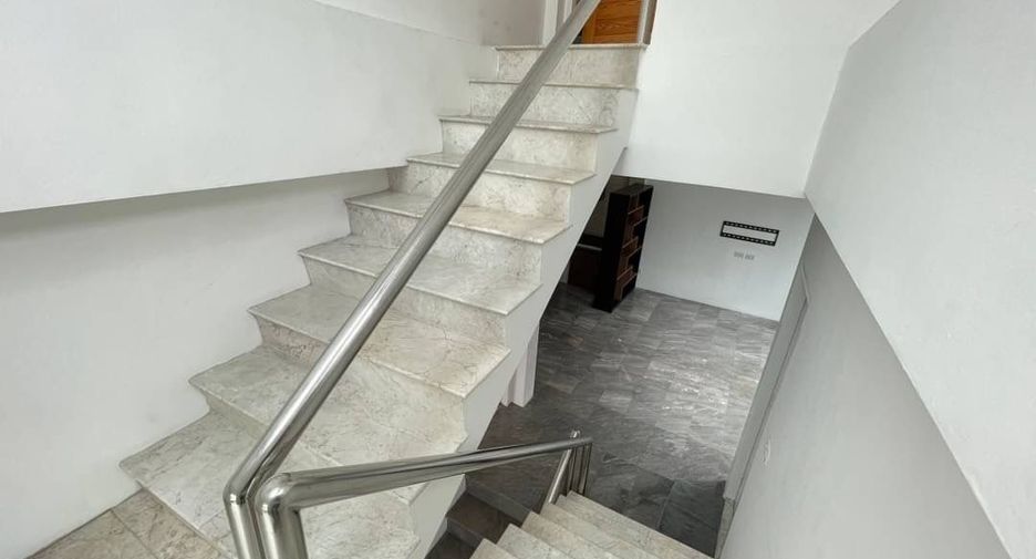 Reihenhaus zur Miete mit 3 Zimmer in Wang Thonglang, Bangkok
