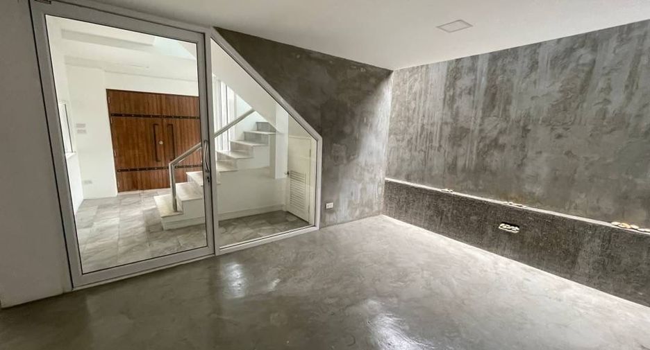 Reihenhaus zur Miete mit 3 Zimmer in Wang Thonglang, Bangkok