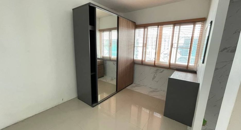 Reihenhaus zur Miete mit 3 Zimmer in Wang Thonglang, Bangkok