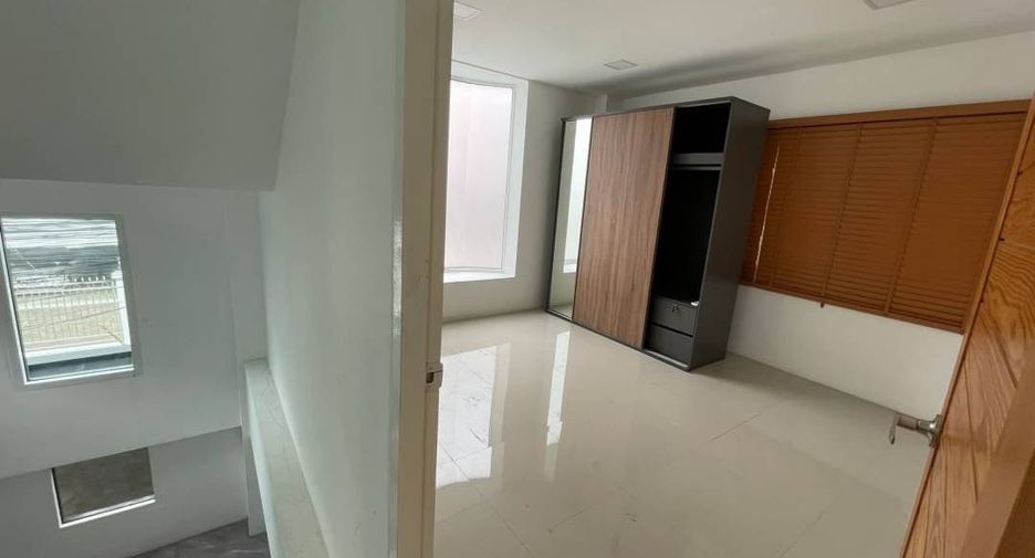 Reihenhaus zur Miete mit 3 Zimmer in Wang Thonglang, Bangkok