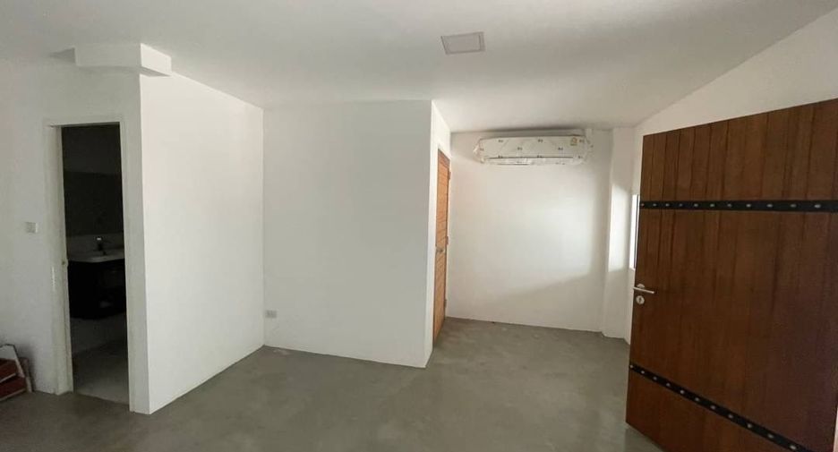 Reihenhaus zur Miete mit 3 Zimmer in Wang Thonglang, Bangkok