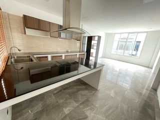 Casa adosada en alquiler de 3 habitaciones en Wang Thonglang, Bangkok