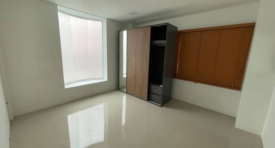 Reihenhaus zur Miete mit 3 Zimmer in Wang Thonglang, Bangkok
